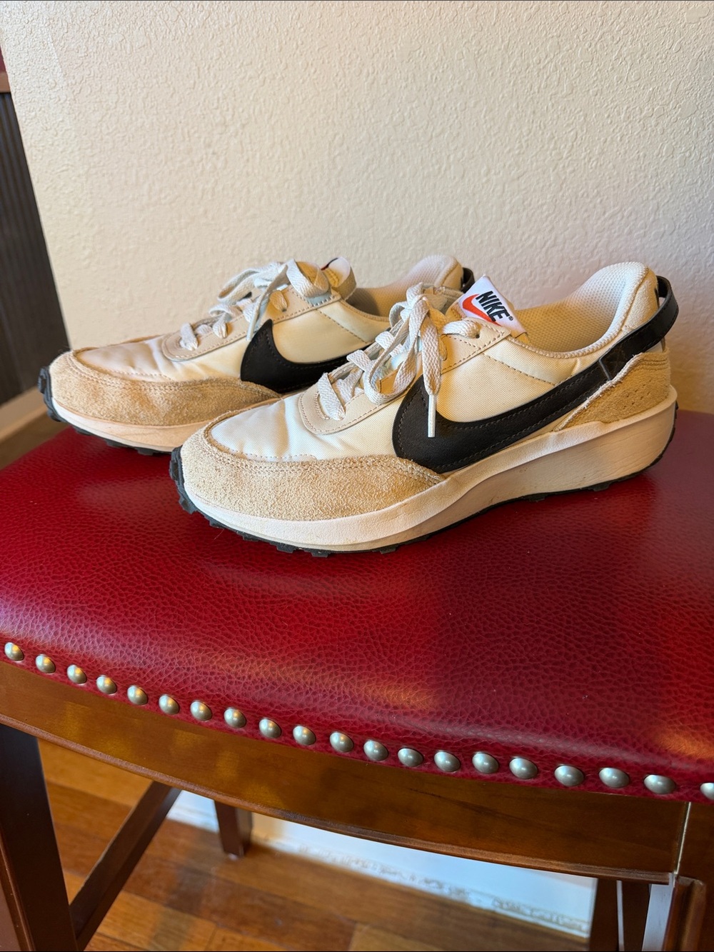 Nike Men’s Cream and Black Retro Runner Sneakers